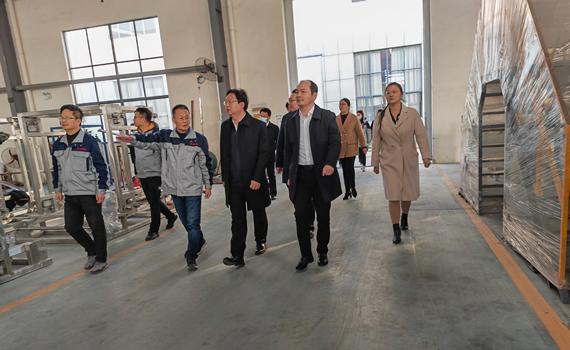 海安市委副書(shū)記、市長(zhǎng)譚真到冠猴智能參觀指導(dǎo)