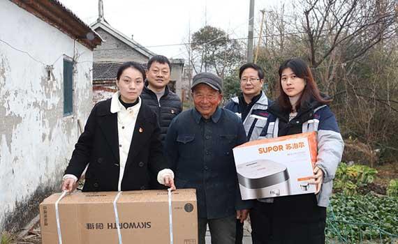 冬日送溫暖  關(guān)懷暖人心