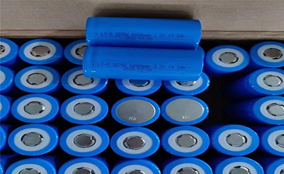 泰州鋰電窯爐外軌自動(dòng)循環(huán)線：細(xì)談溫度對(duì)磷酸鐵鋰電池的影響