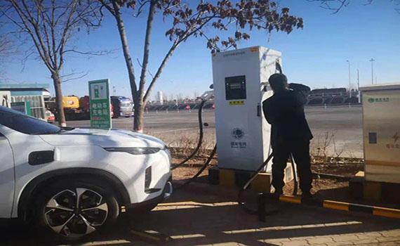 鶴崗春運期間新能源汽車充電量飆升，充電設施不斷完善