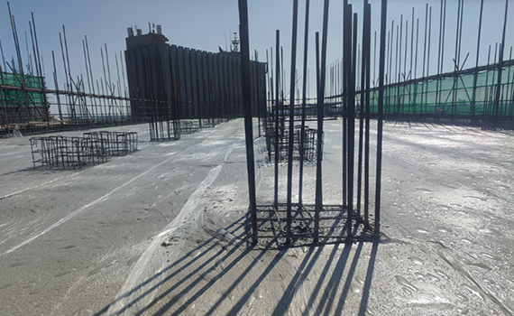 長春全國首個江蘇大豐港區海上風電運維服務基地項目研發車間四層區域封頂