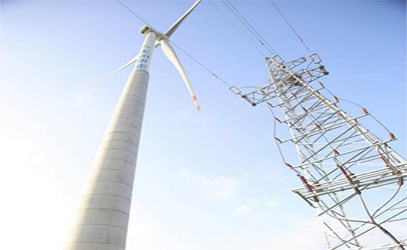 長春中國石化最大風電項目首臺風機吊裝成功