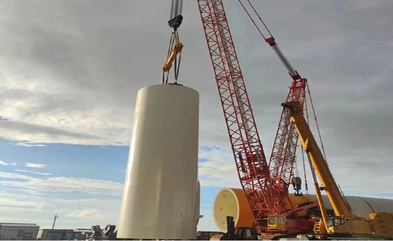 泰州遼寧大連公司莊河V海上風電項目首套底塔順利完成翻身