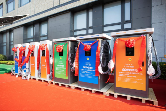 長(zhǎng)春新品開(kāi)發(fā) 實(shí)力出圈 | 鼎為能源攜新一代新能源超充設(shè)備亮相新品發(fā)布會(huì)