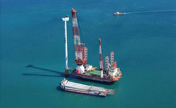 長春“精銦03”助力申能海南CZ2海上風電項目完成首臺風機吊裝