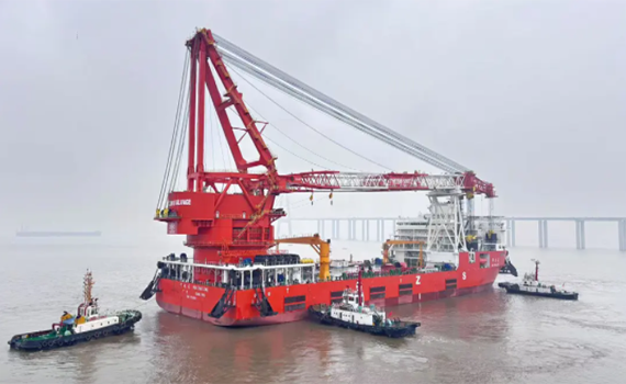 5000噸自航起重工程船“華兆龍”啟航