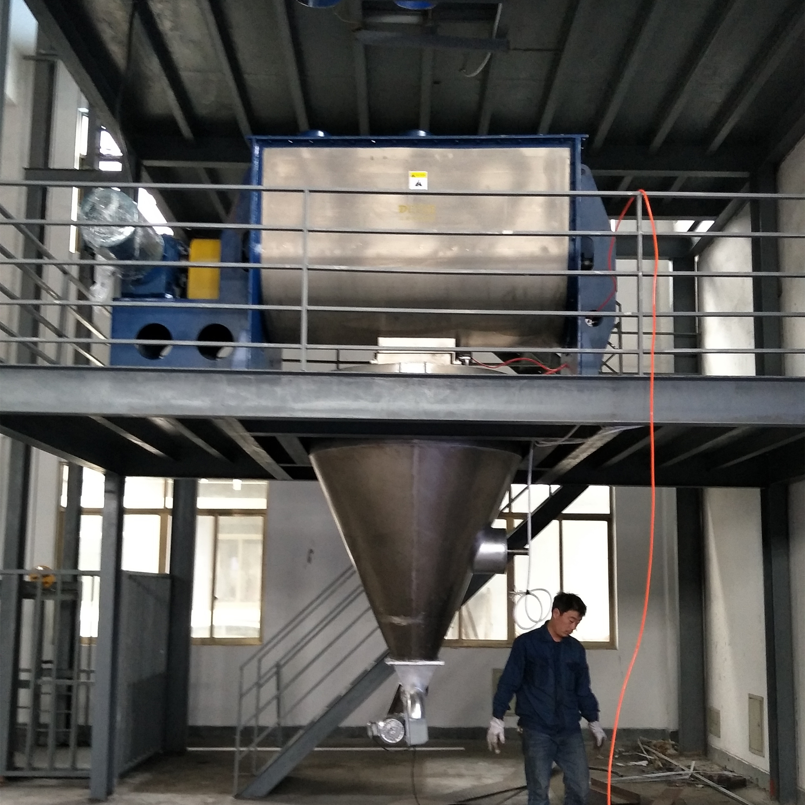 水溶肥行業-螺帶混合機(圖1) 水溶肥行業-螺帶混合機(圖1)